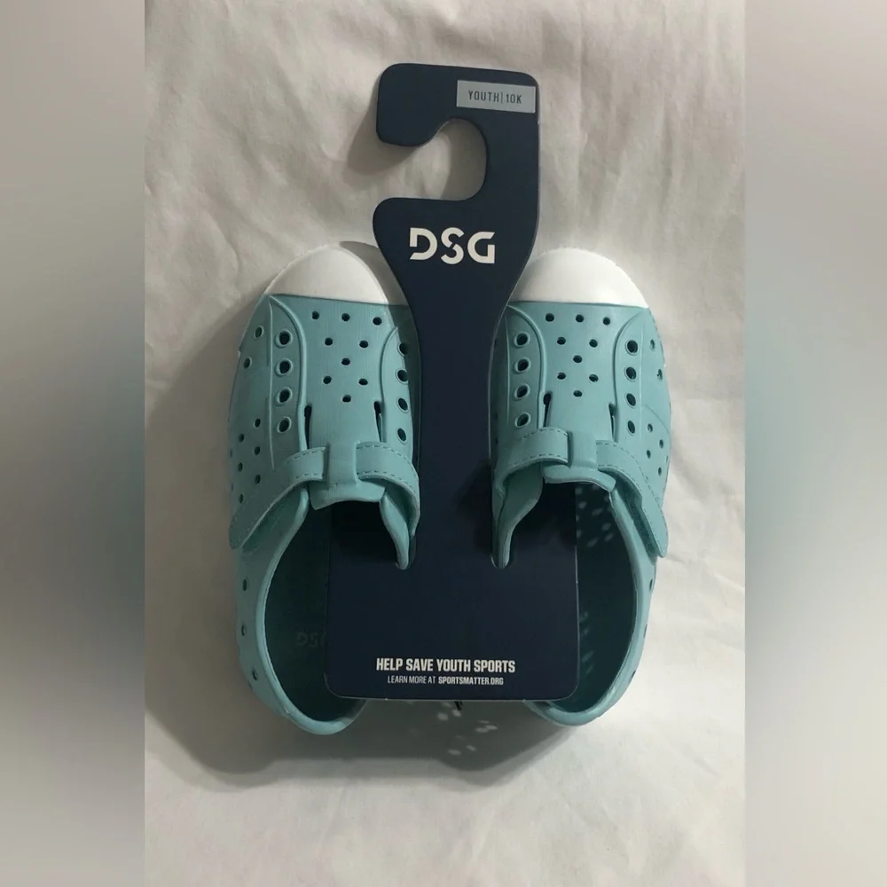 DSG Girls slip on sport water friendly shoes adjustable Valcro straps blue.10K